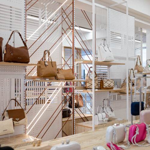 Ellegroup azienda pelletteria showroom leather goods wholesaler Servizi di pelletteria OEM Servizi di pelletteria ODM Analisi condivisa del costing Accesso diretto alla produzione Rispetto timing delle consegne Servizio di Stock Service
