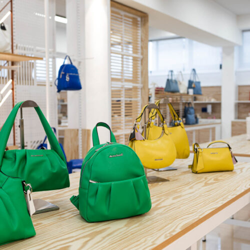 Ellegroup azienda pelletteria brand showroom leather goods wholesaler Servizi di pelletteria OEM Servizi di pelletteria ODM Analisi condivisa del costing Accesso diretto alla produzione Rispetto timing delle consegne Servizio di Stock Service