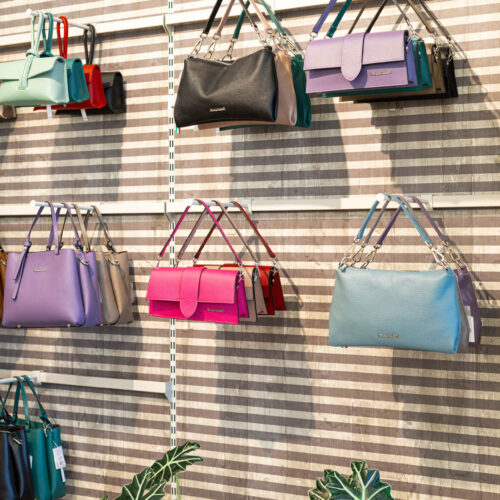 Ellegroup azienda pelletteria brand showroom leather goods wholesaler handbags private label seasonal lookbook Servizi di pelletteria OEM Servizi di pelletteria ODM Analisi condivisa del costing Accesso diretto alla produzione Rispetto timing delle consegne Servizio di Stock Service